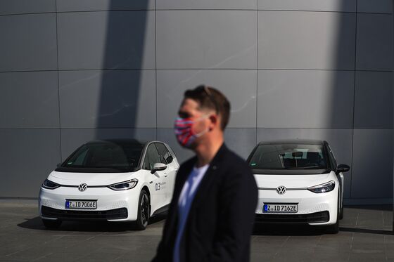 VW’s Hopes of Catching Tesla Hinge on a $30 Billion Tech Reboot