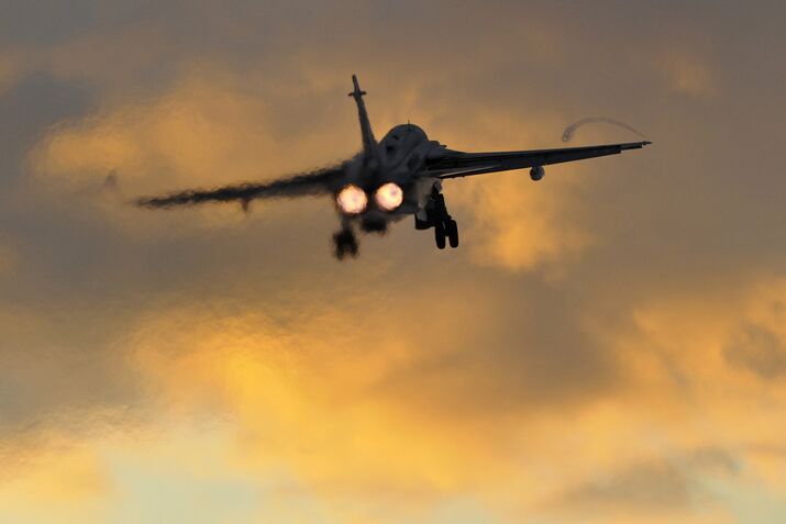 Crews of Mikoyan MiG-31 and Sukhoi Su-24 aircraft hold flight training in Murmansk Region