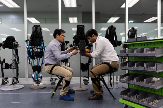 Exoskeleton Suits Turn Car Factory Workers Into Human Robots