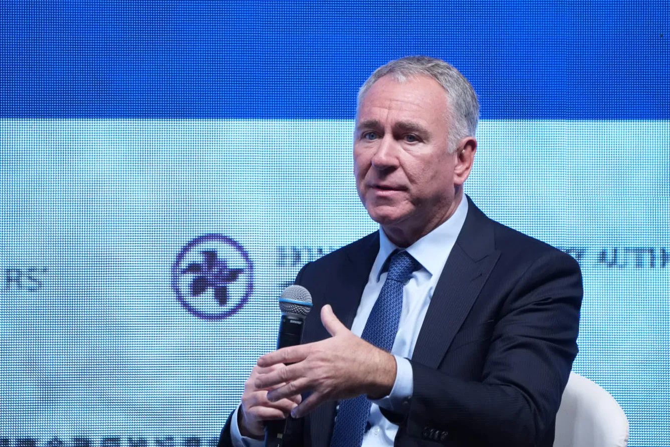 Global Financiers Fret Over US Insurers, Immigration Curbs - Bloomberg