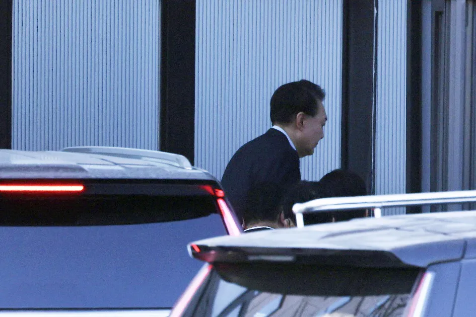 Yoon Suk Yeol arrives at the Corruption Investigation Office for High-ranking Officials in Gwacheon, South Korea, on Jan. 15.