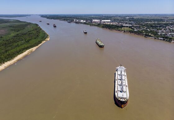 Argentine Ship Lineup Swells as Soy Crushers Extend Strike