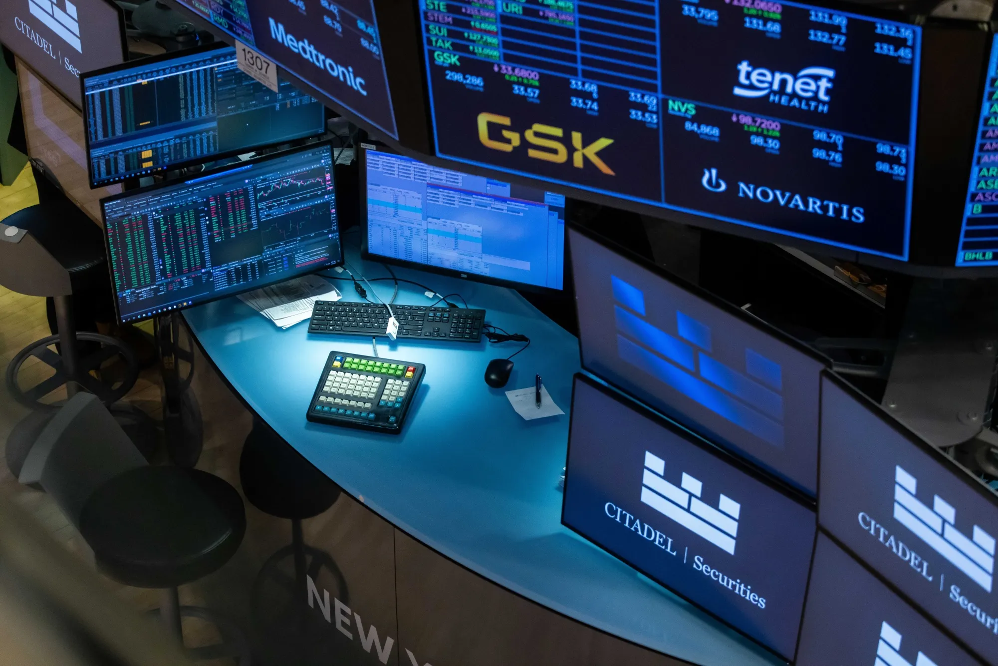 米国市況】株下落、パウエル氏発言で下げ縮小－ドル155円台前半 - Bloomberg