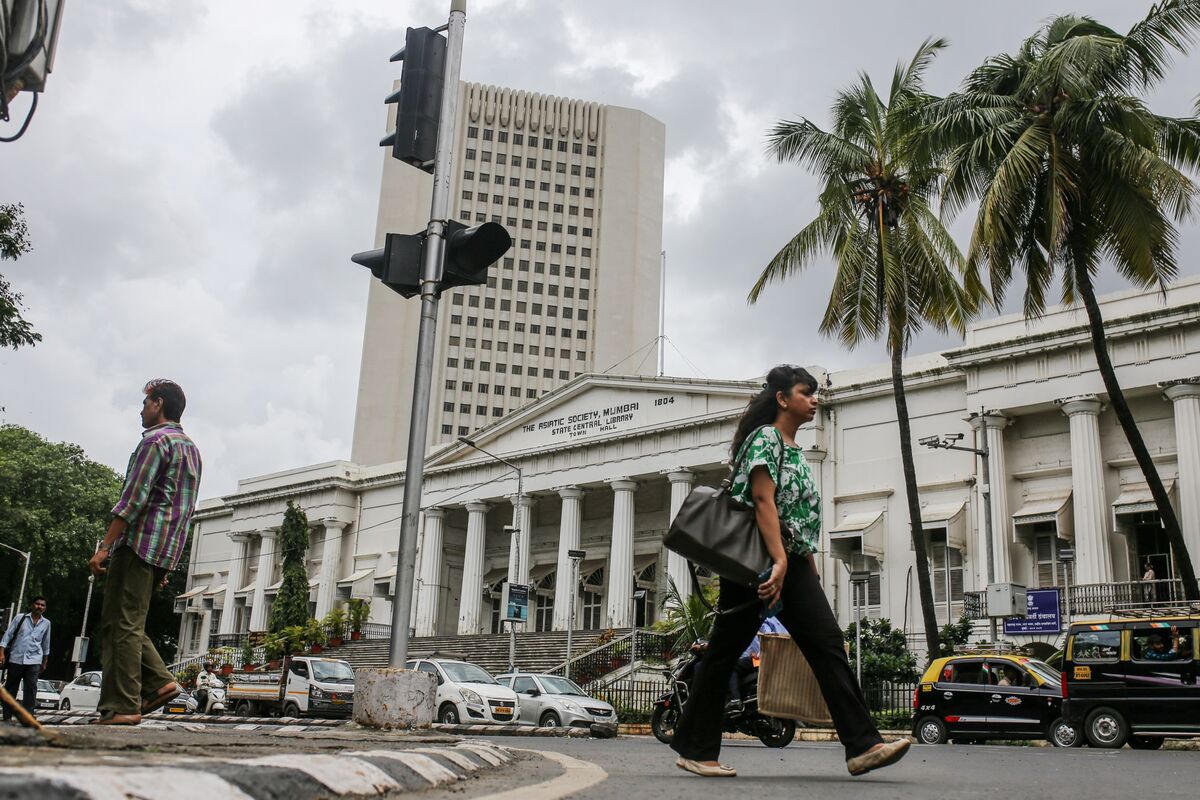 Long-Term Indian Bonds Advance on Hopes of Supply Reduction