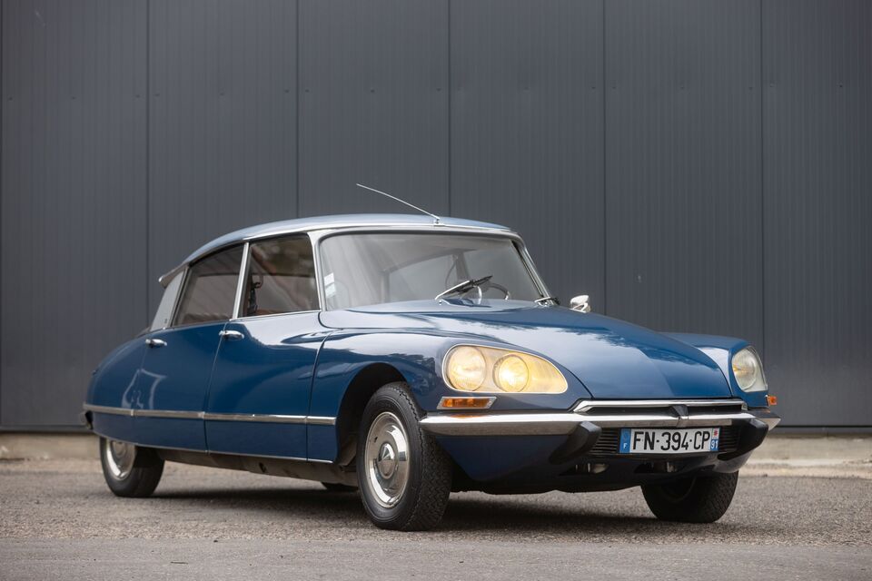 The Funny Little French Car Auction Full of Citroëns and Peugeots ...