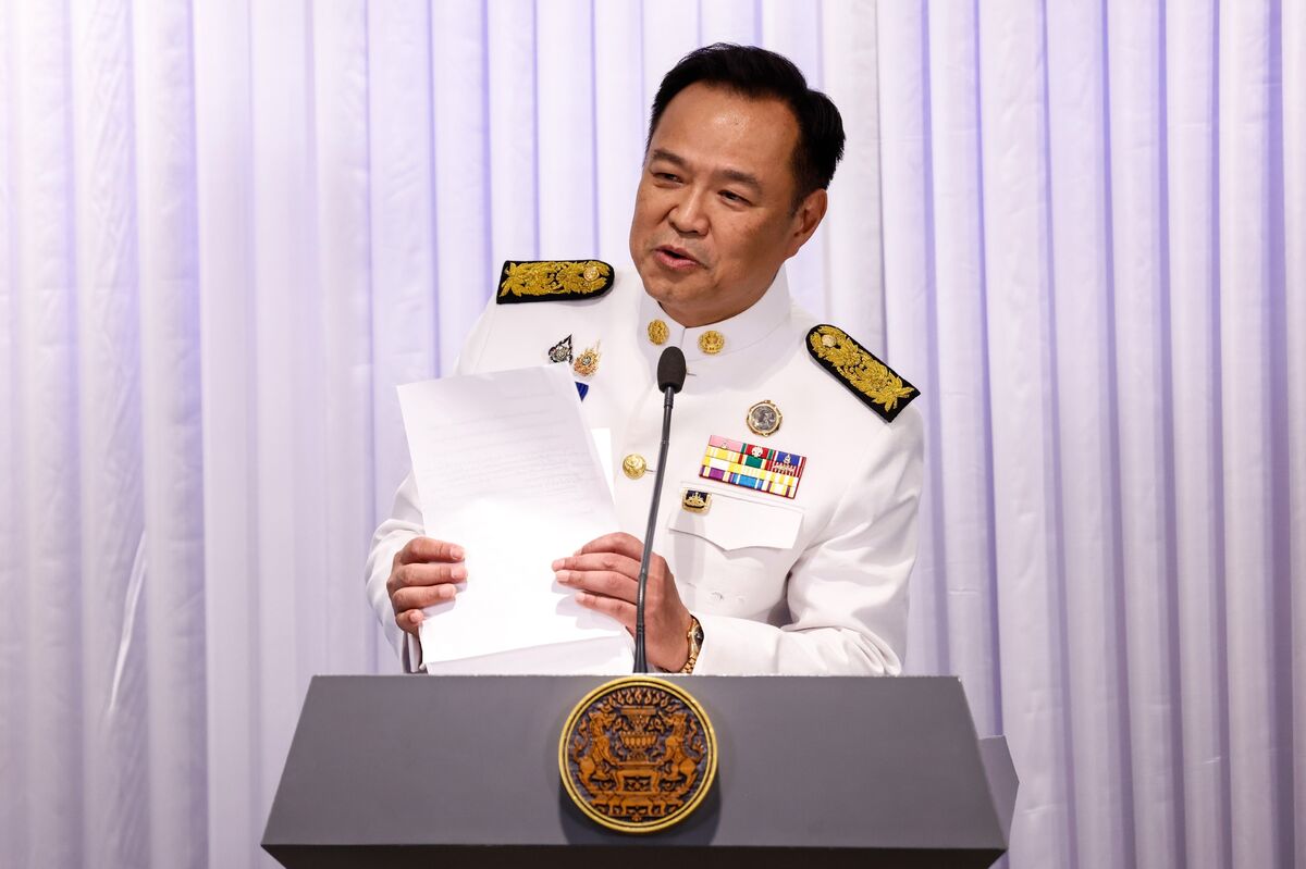 Thai PM Vows Prudent Fiscal Policy to Ward Off Ratings Downgrade