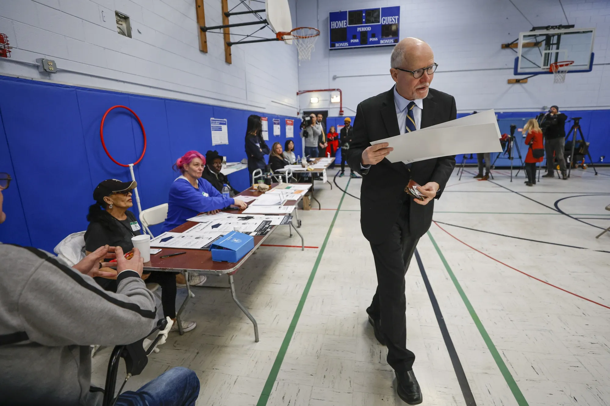 Paul Vallas casts his ballot at Robert Healy Elementary School in a City’s Mayoral Election on Feb. 28.