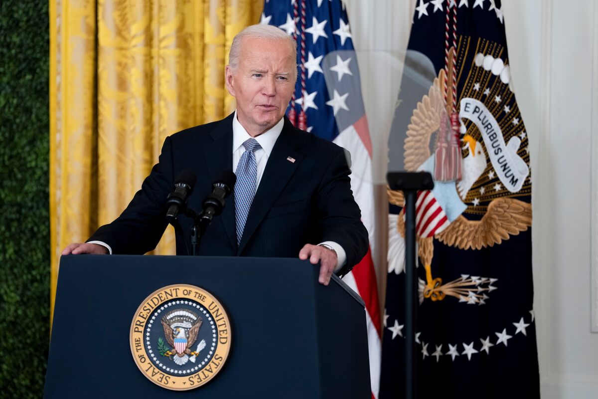 Biden Finalizes Curbs on US Investment in Chinese Chip, AI Tech