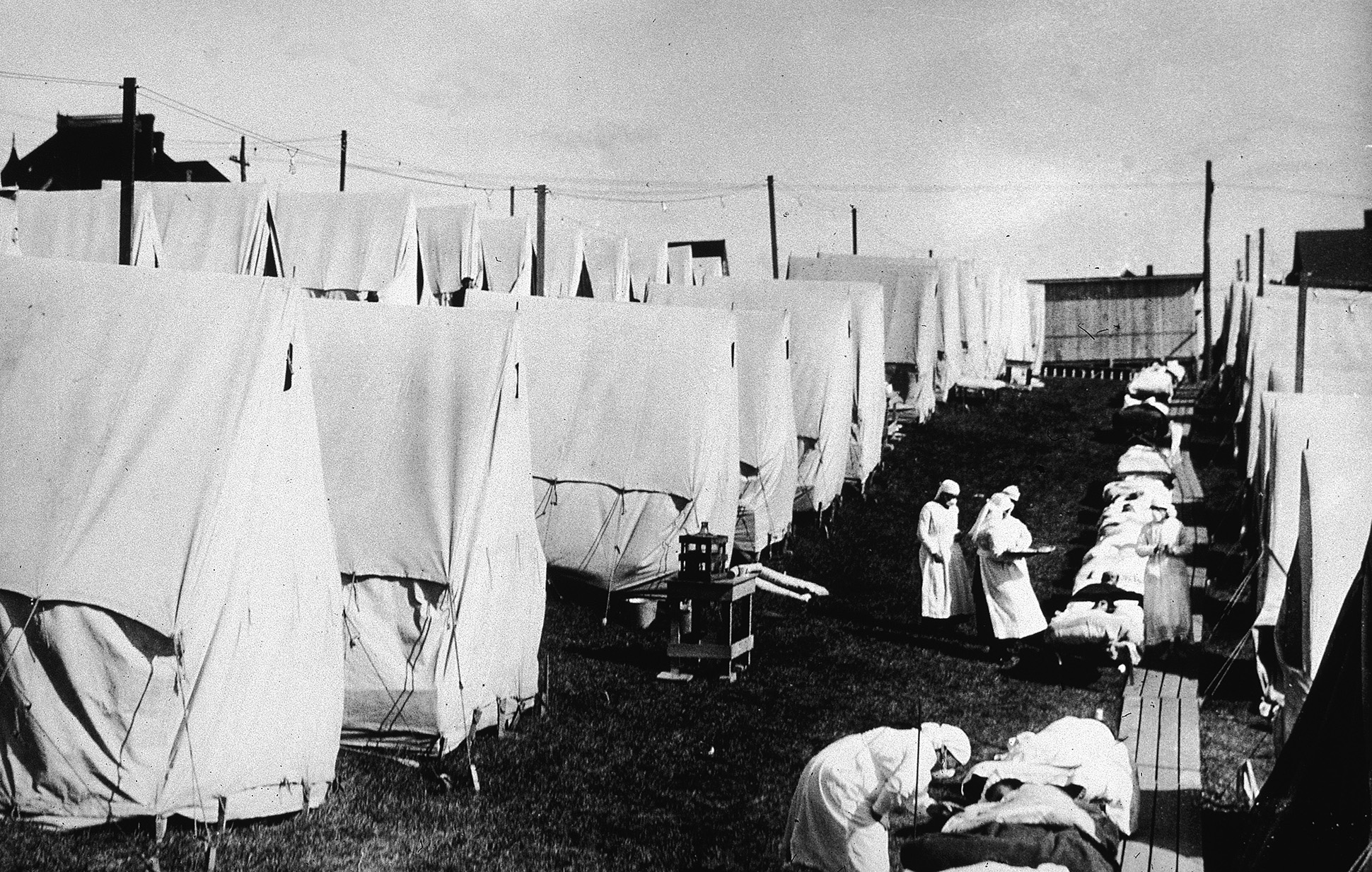 Nurses care for victims of the influenza epidemic in Lawrence, Massachusetts in 1918.