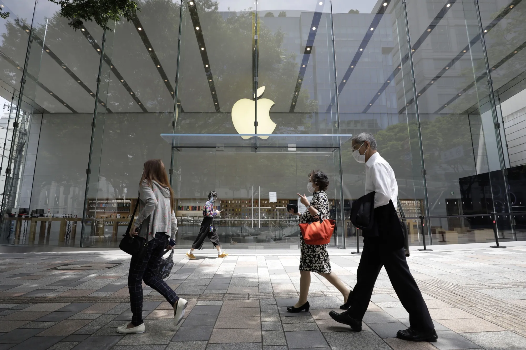 Apple Reopening Flagship Tokyo Stores as Japan Eases Restriction