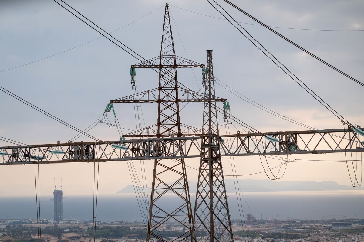 
                            EU Weighs Measures to Cut Power Costs Including Gas Price Cap