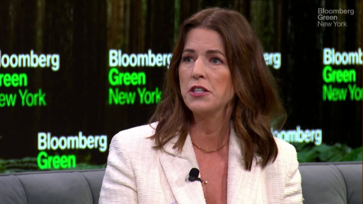⚫️ BLOOMBERG: Intelligenza Artificiale e Sostenibilità: Il Dialogo tra Kara Hurst di Amazon e Carol Massar di Bloomberg al Bloomberg Green 2025