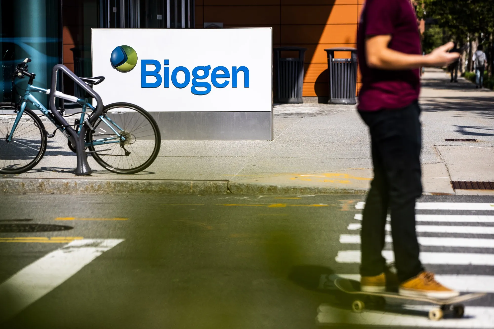 Biogen Cuts Profit Guidance After Deals to Bolster Pipeline - Bloomberg