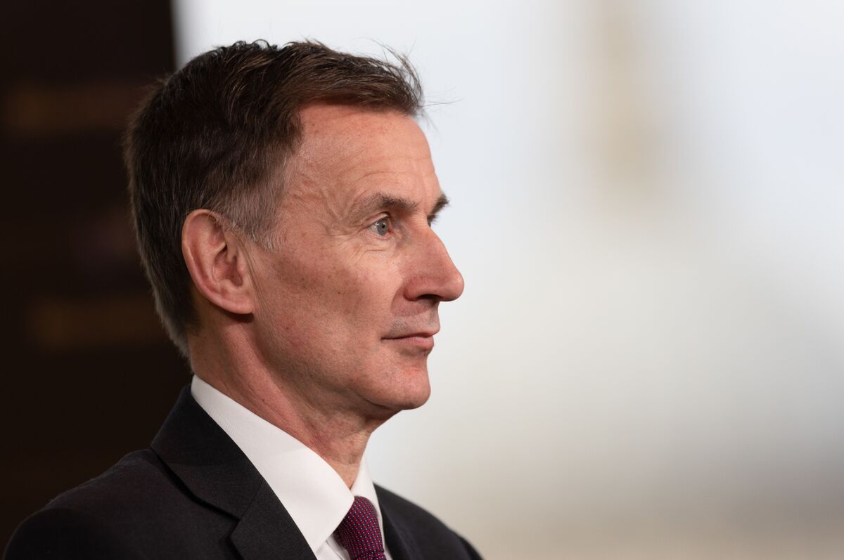 UK’s Hunt Says He Won’t Increase Windfall Tax on Oil & Gas Firms