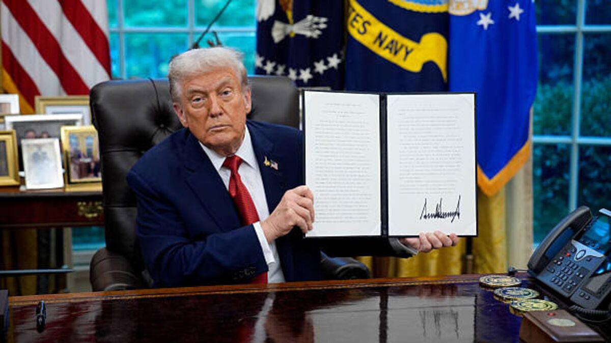 Trump Signs Order to Secure US Version of TikTok