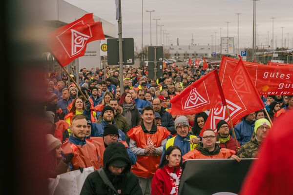 Volkswagen AG Union To Start Walkouts Over Cost-Cutting Plans