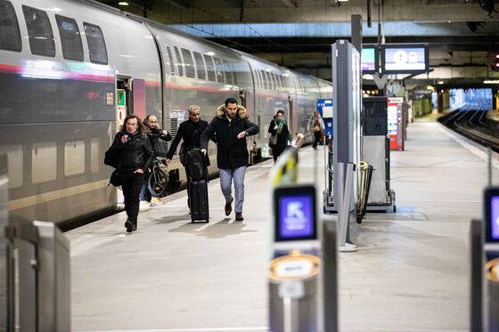 Will a Fast Train to Vegas Lure Road Trippers From Their Cars?