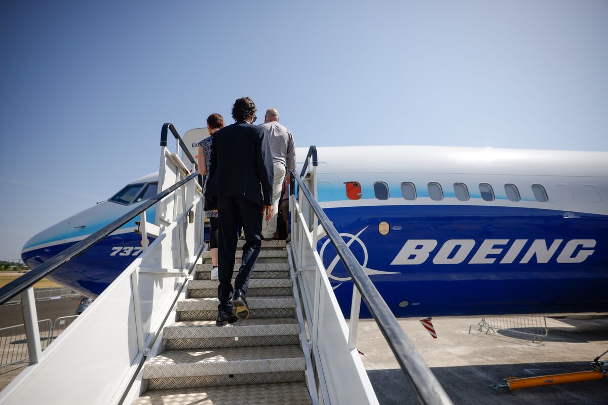 Boeing (NYSE:BA) Generates Operating Cash Revenue, Steps Up 737 Max  Deliveries - Bloomberg