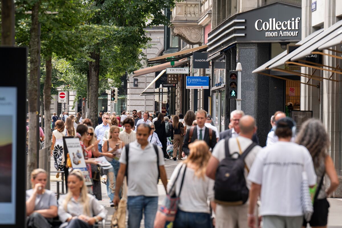 Swiss Inflation Jumps More Than Expected to Fastest in Two Years