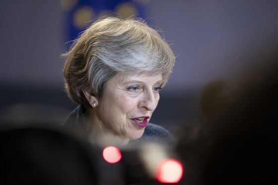 May in Talks With Feuding Cabinet Members on Brexit Proposal