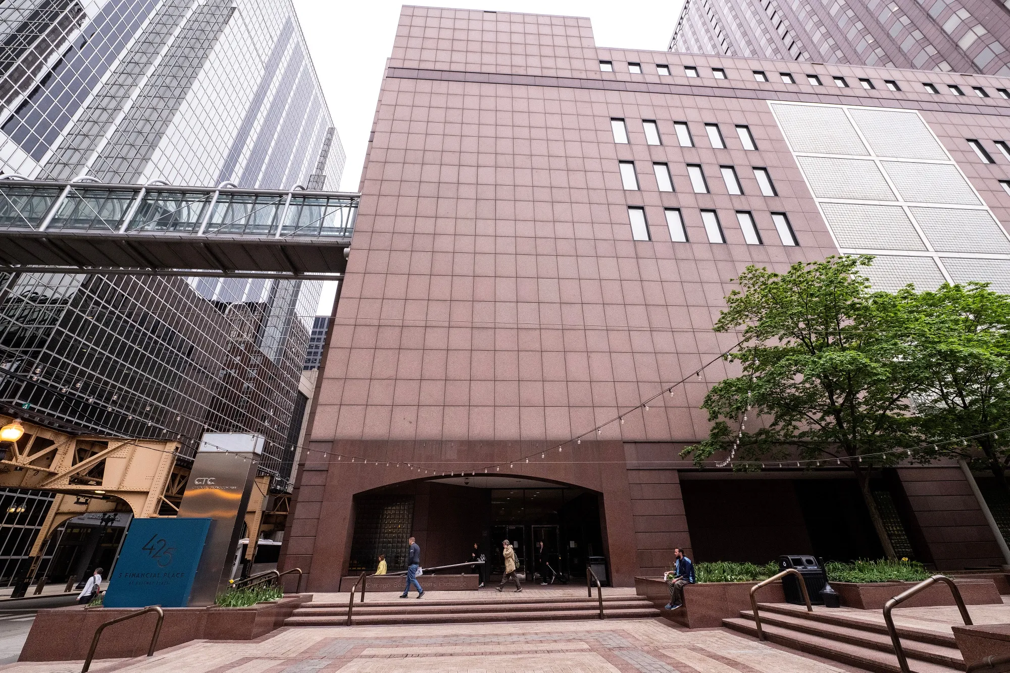 400 S. LaSalle, the former home of CBOE, in the Loop neighborhood of Chicago.