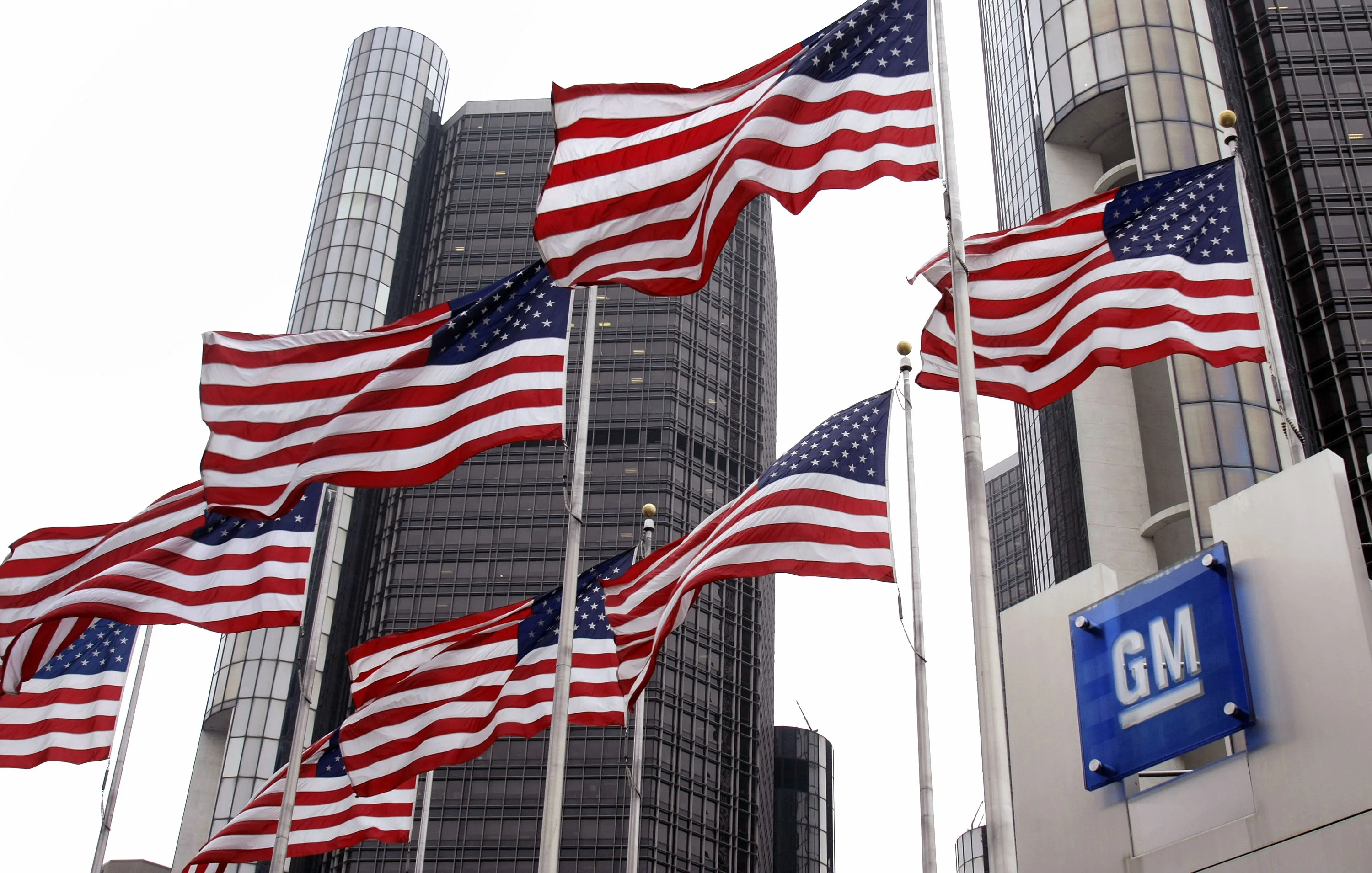 DETROIT, MI - MAY 27: Flags fly outside the General Motors world headquarters building May 27, 2009 in Detroit, Michigan.