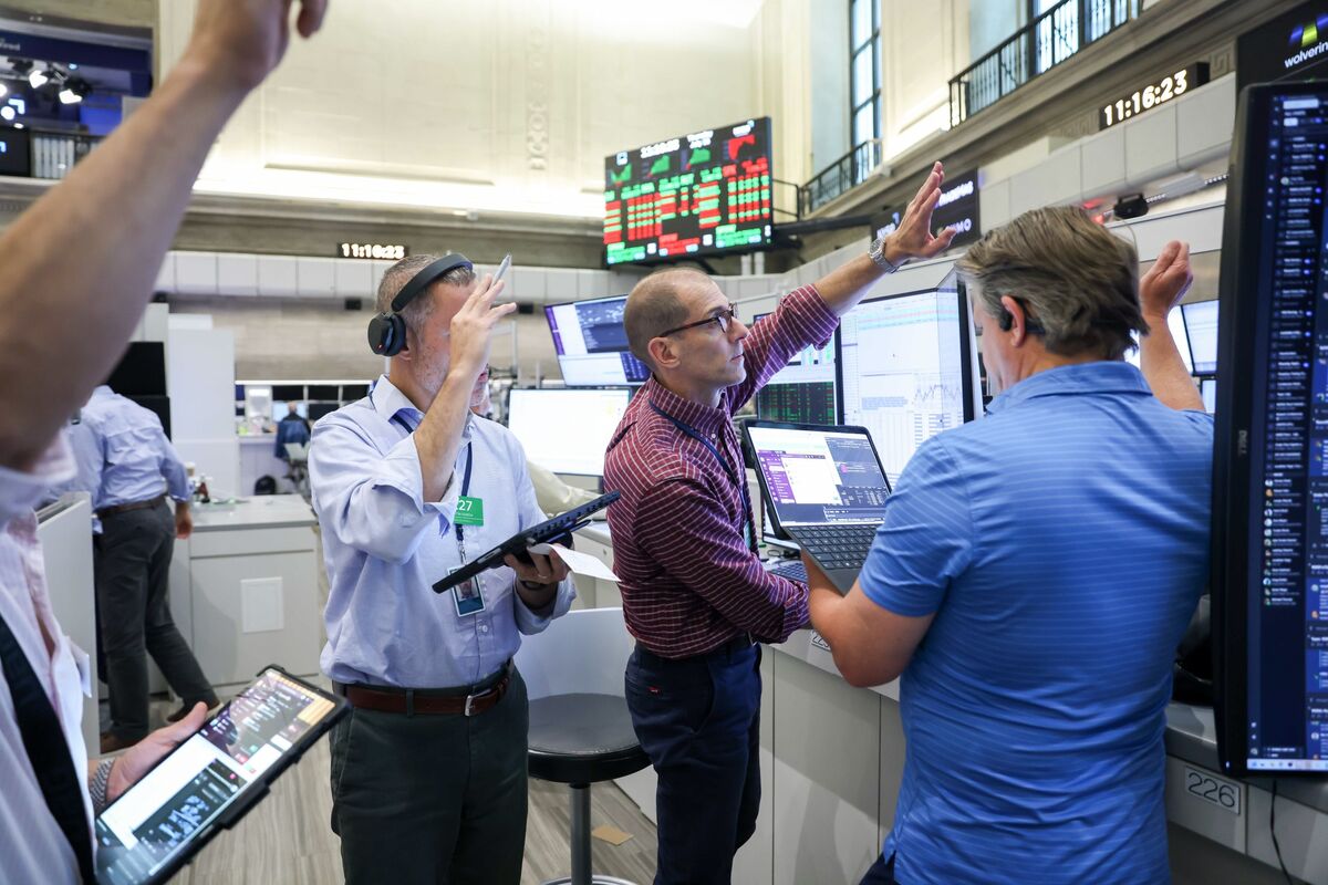 bloomberg.com - Joel Leon - US Stock Futures Rise as Traders Await Key Economic Data