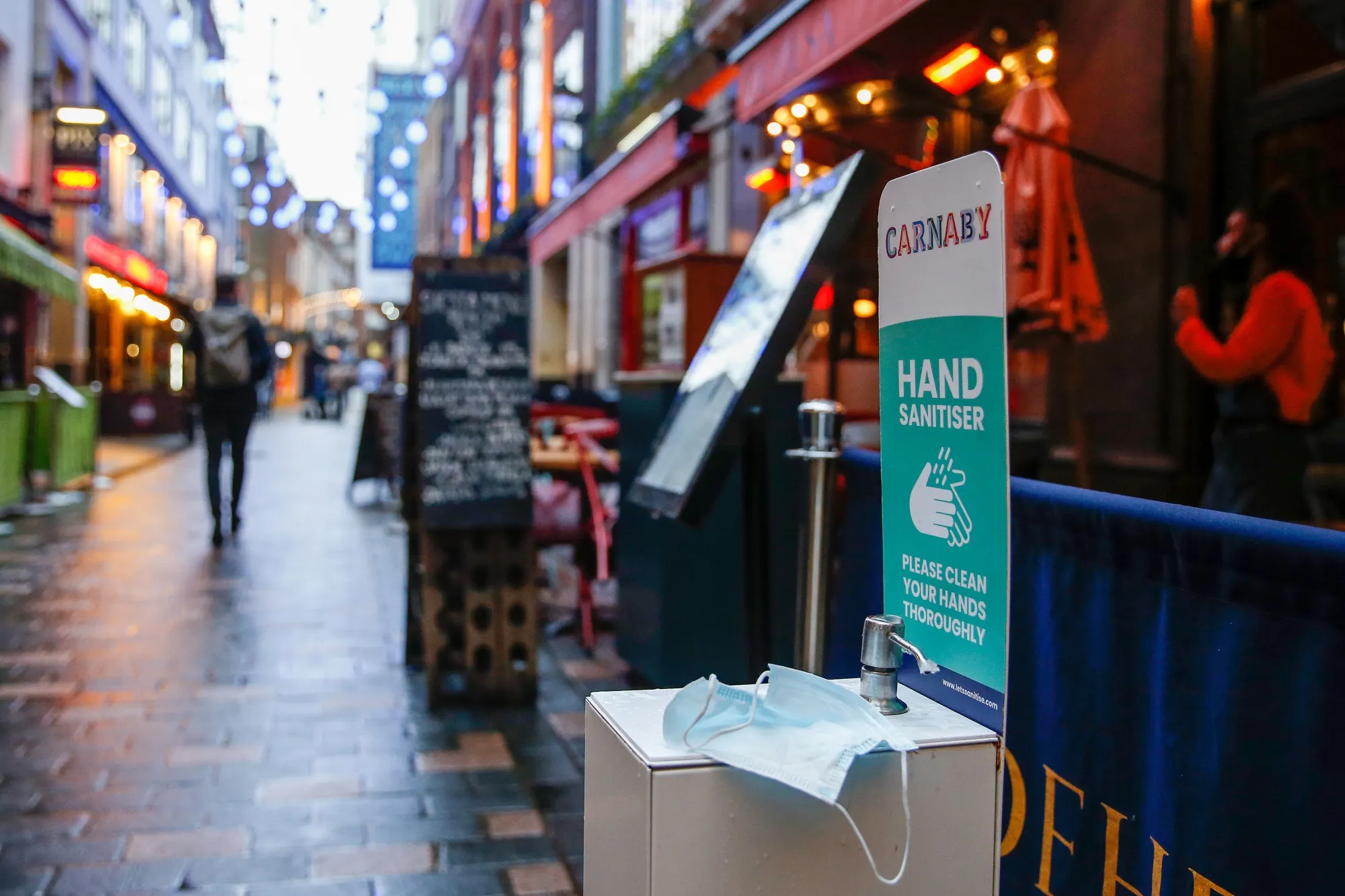 Retail As U.K. Inflation Rate Rises to 0.5% in Recovery From 5-Year Low