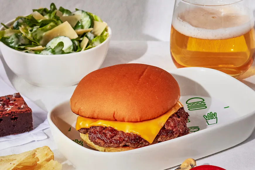 Customers must pre-select the burger as their dining option at least 24 hours before their departure.&nbsp;