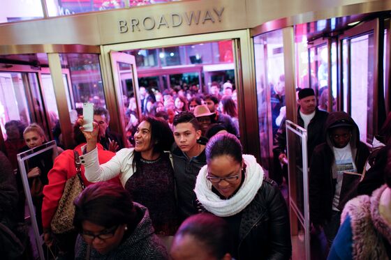 Retailers Brace for a Black Friday Without Crowds