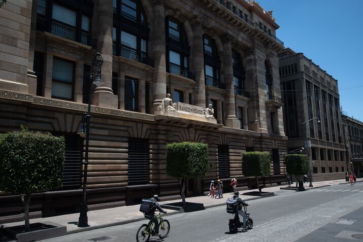 Mexican Peso Holds Steady Following Recent Gains