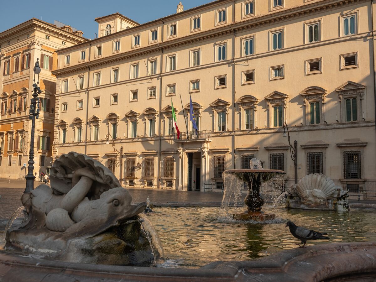 Bond Investors Choose Italy Over France as Elections Loom
