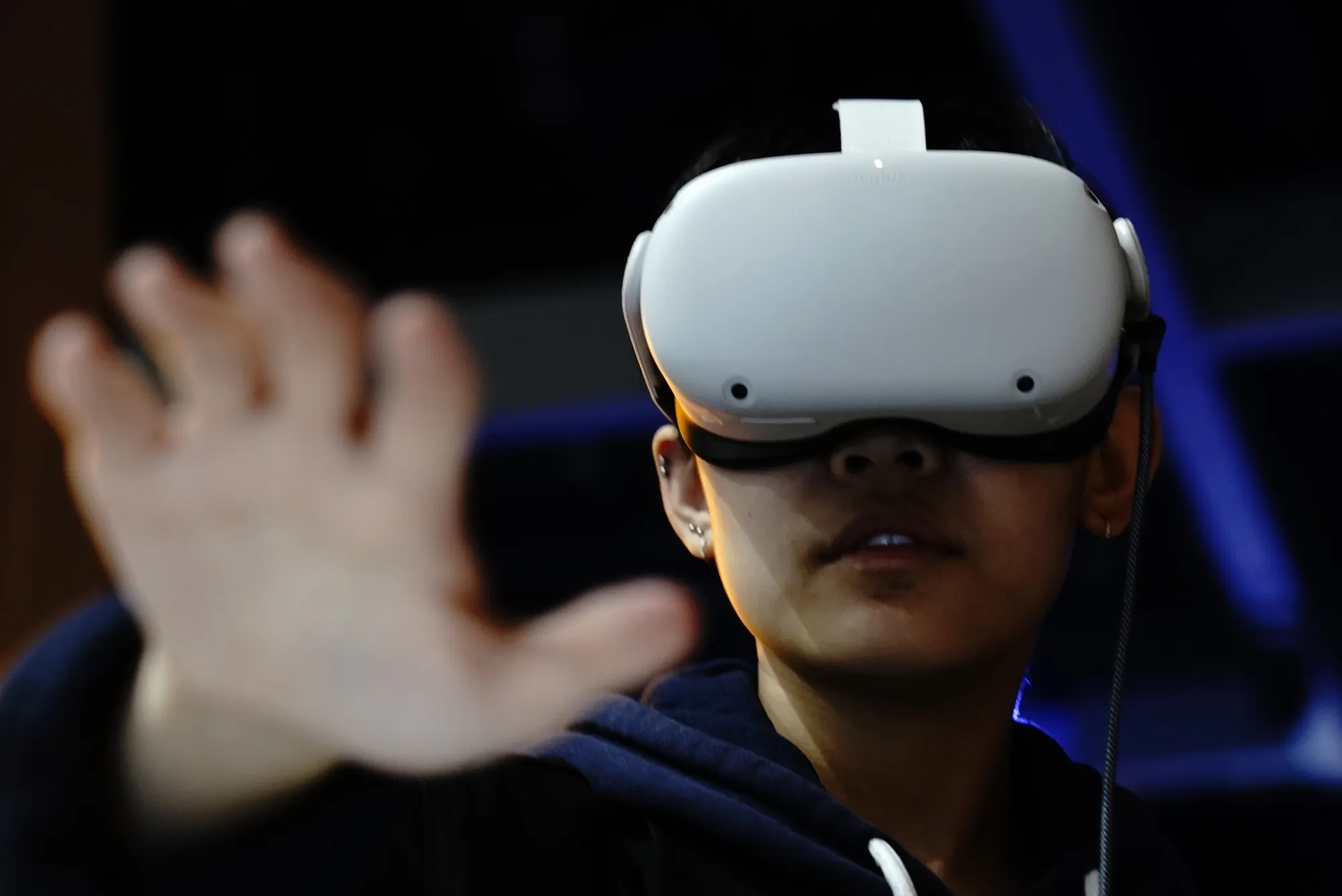 An exhibitor wears a virtual reality&nbsp;headset during the NFT LA conference in Los Angeles in&nbsp;March 2022.&nbsp;