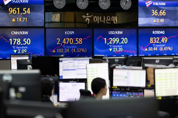 Janus Henderson Trims India Stock Bets to Chase ?Value? in Korea