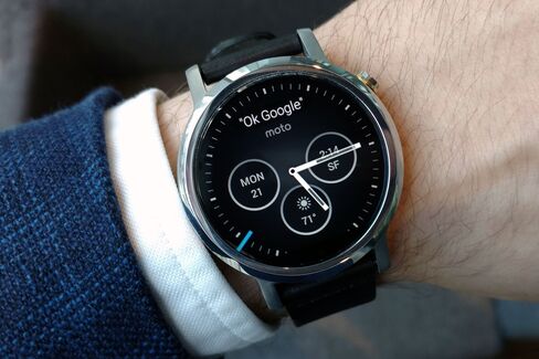 The Moto 360 is a smartwatch that actually looks and feels like a watch.