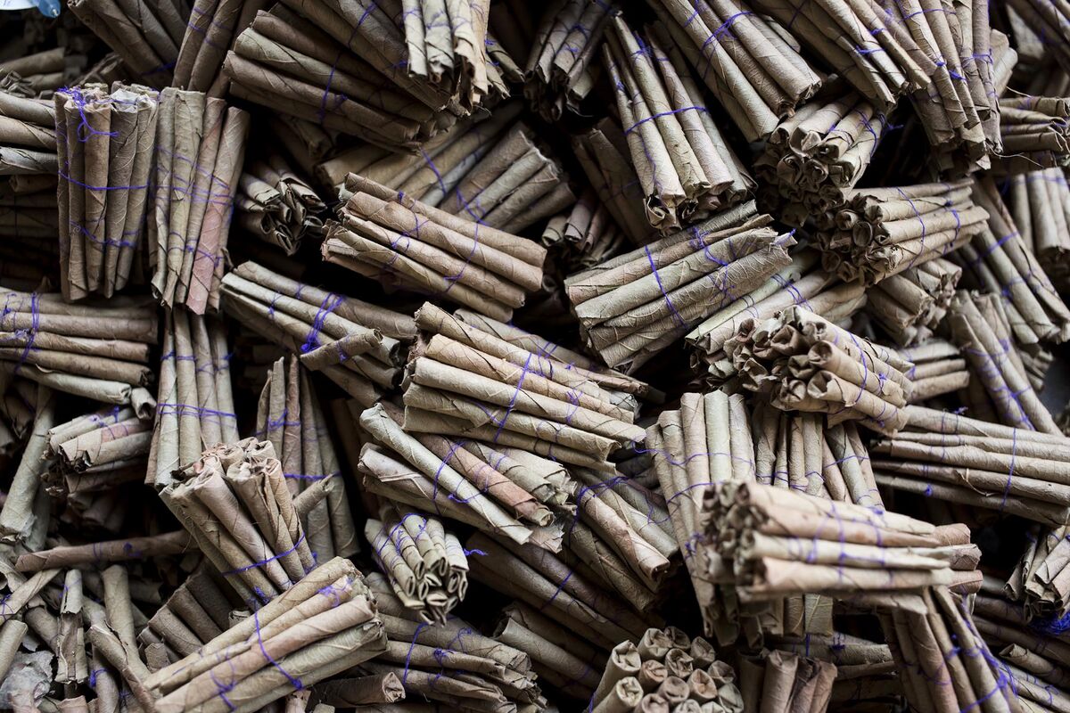 biddies cigarette Bidis: The Hand-Rolled Cigarettes That Keep More Than Four Million Indians  Employed