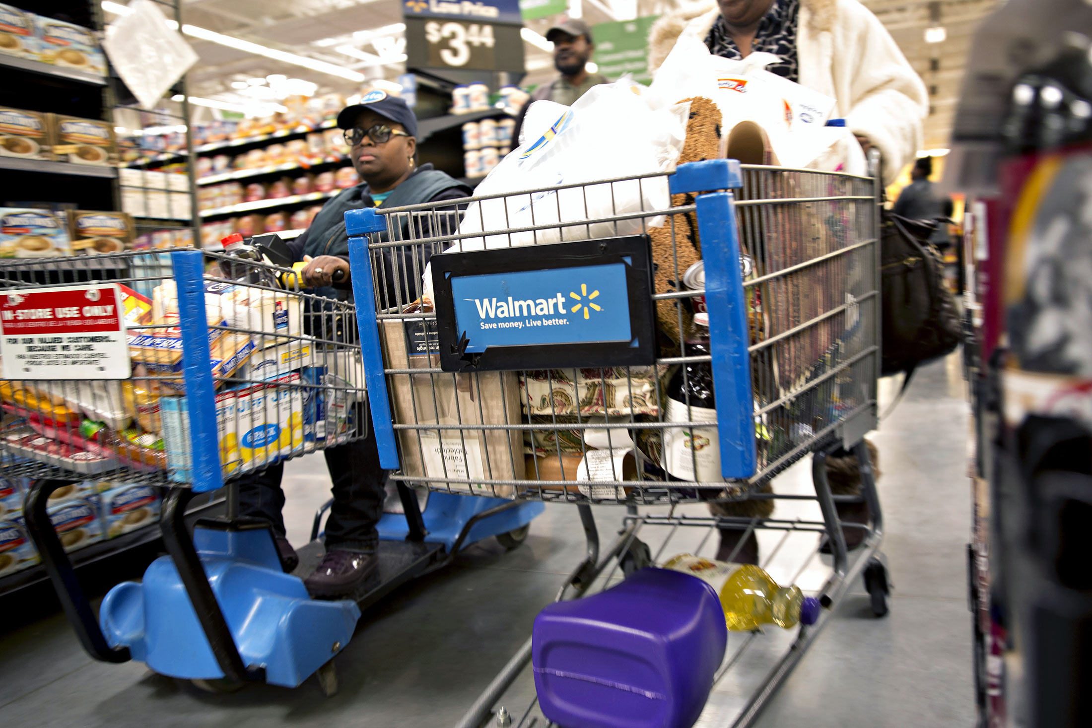 Robots shopping store