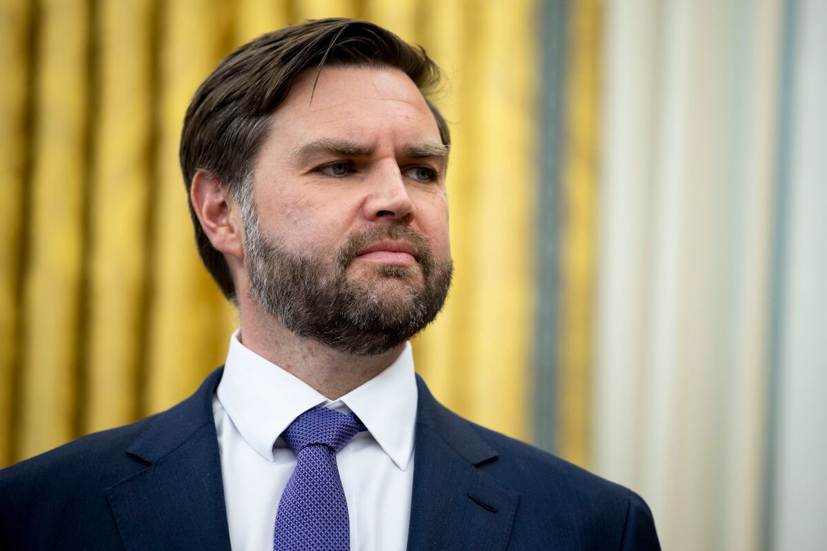 ブルームバーグのニュース記事「バンス氏と労働長官、雇用統計に前向きな見解－トランプ氏と温度差」の画像