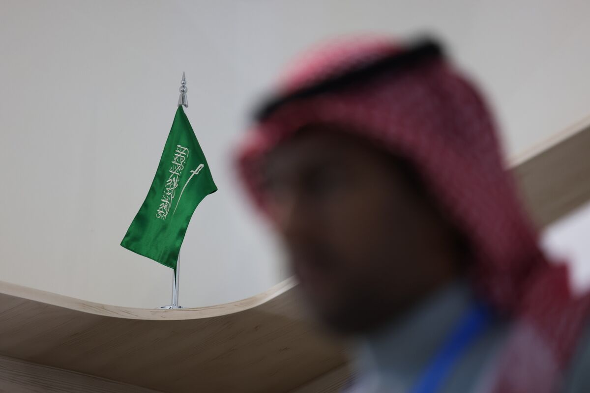 COP29 Clash Brews as Saudis Resist Restating Fossil Fuel Pledge