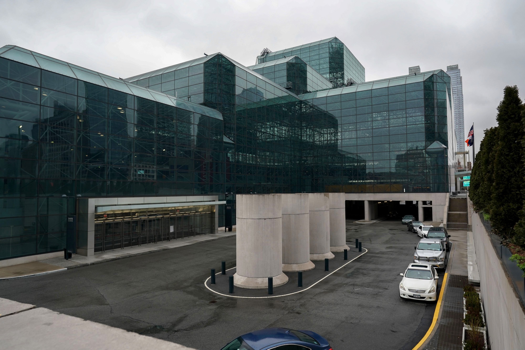 New York to Turn Javits Convention Center Into 2 000 Bed Hospital