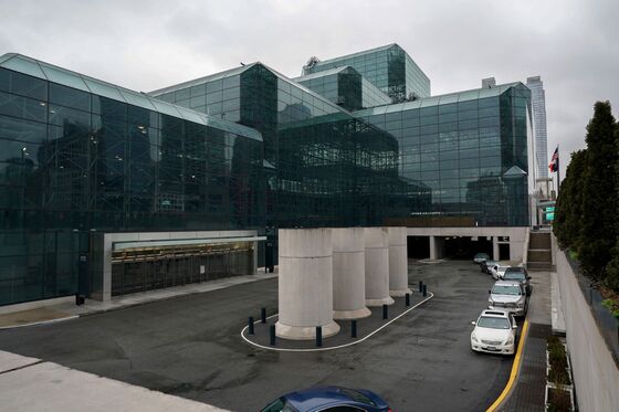 N.Y.’s Javits Center to Add 2,000 Beds to System Under Strain
