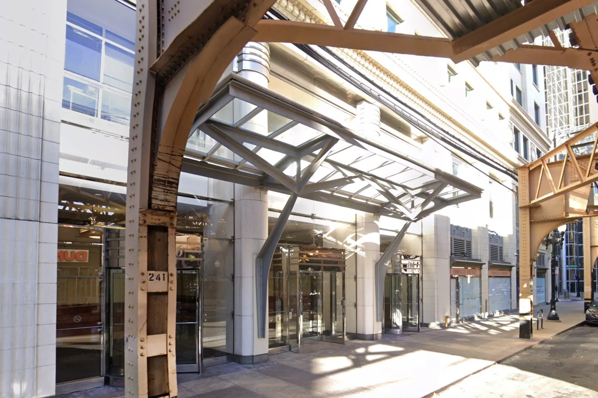 175 W. Jackson Blvd in Chicago. The Chicago office tower sold for roughly 87% less than its pre-pandemic price tag.