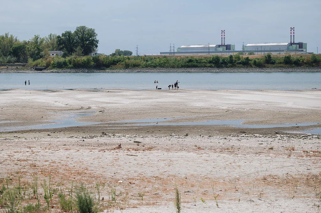 Hungary casts doubt on Russian-led nuclear plant expansion after Danube low levels nearly shut reactors; Magyar cites license questions, delays, cost overruns