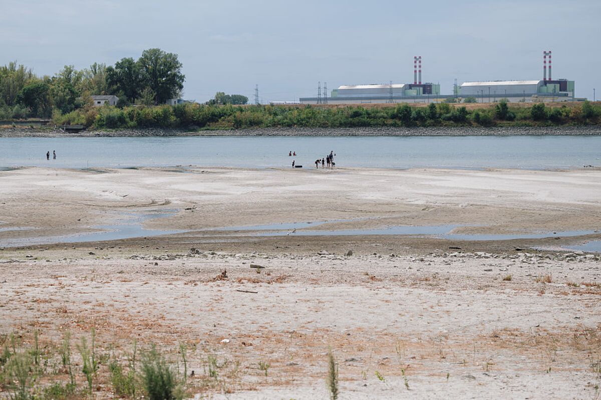 Hungary Casts Doubt on Nuclear Plant Expansion After Danube Low Levels