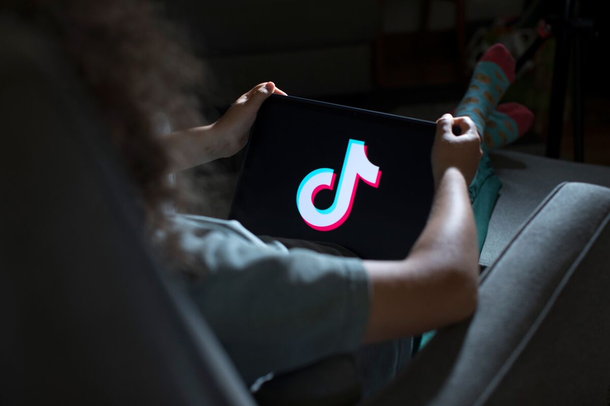 Australia social media ban, Woodside Energy, Dolly Parton
