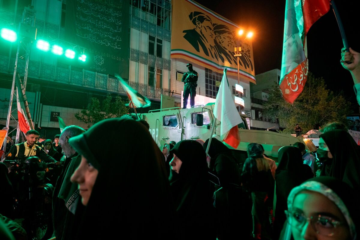 Iran Businesses Buckle Under Strain of Record Internet Shutdown