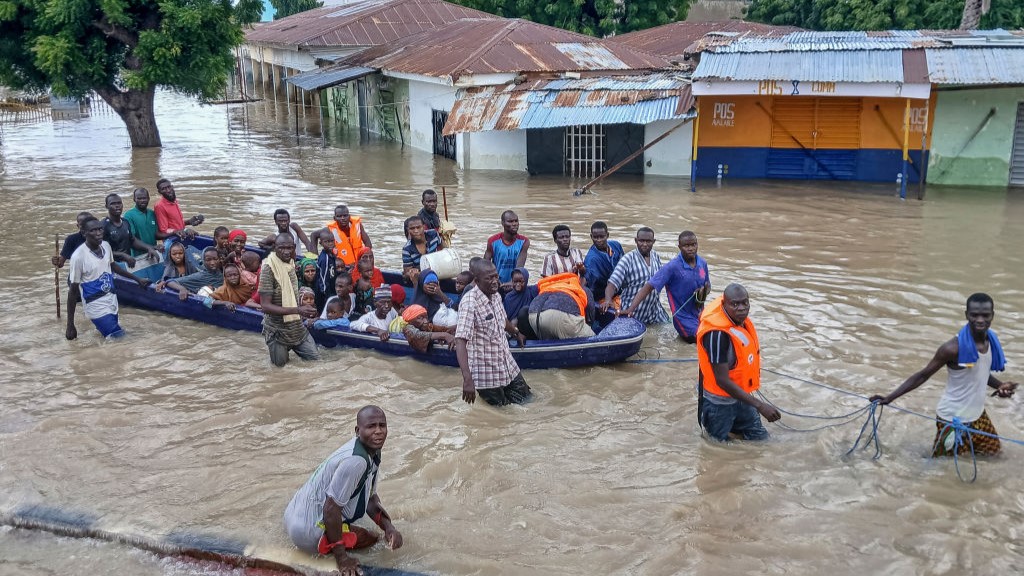 Watch Africa Floods Affect Millions, Deepening Food Crisis - Bloomberg