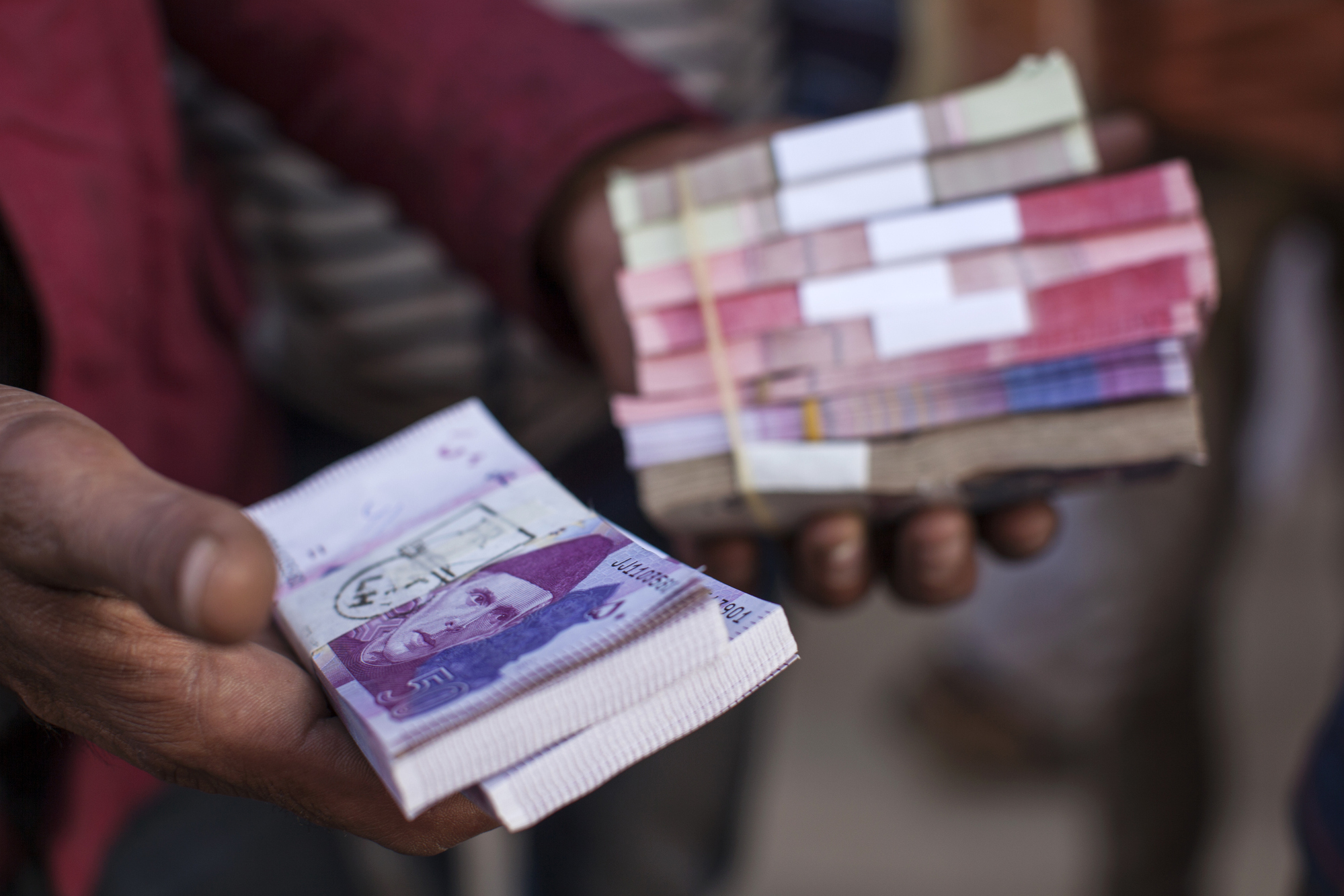 Pakistan Rupee Jumps Most In A Decade On Reports Of Chinese Loan Bloomberg