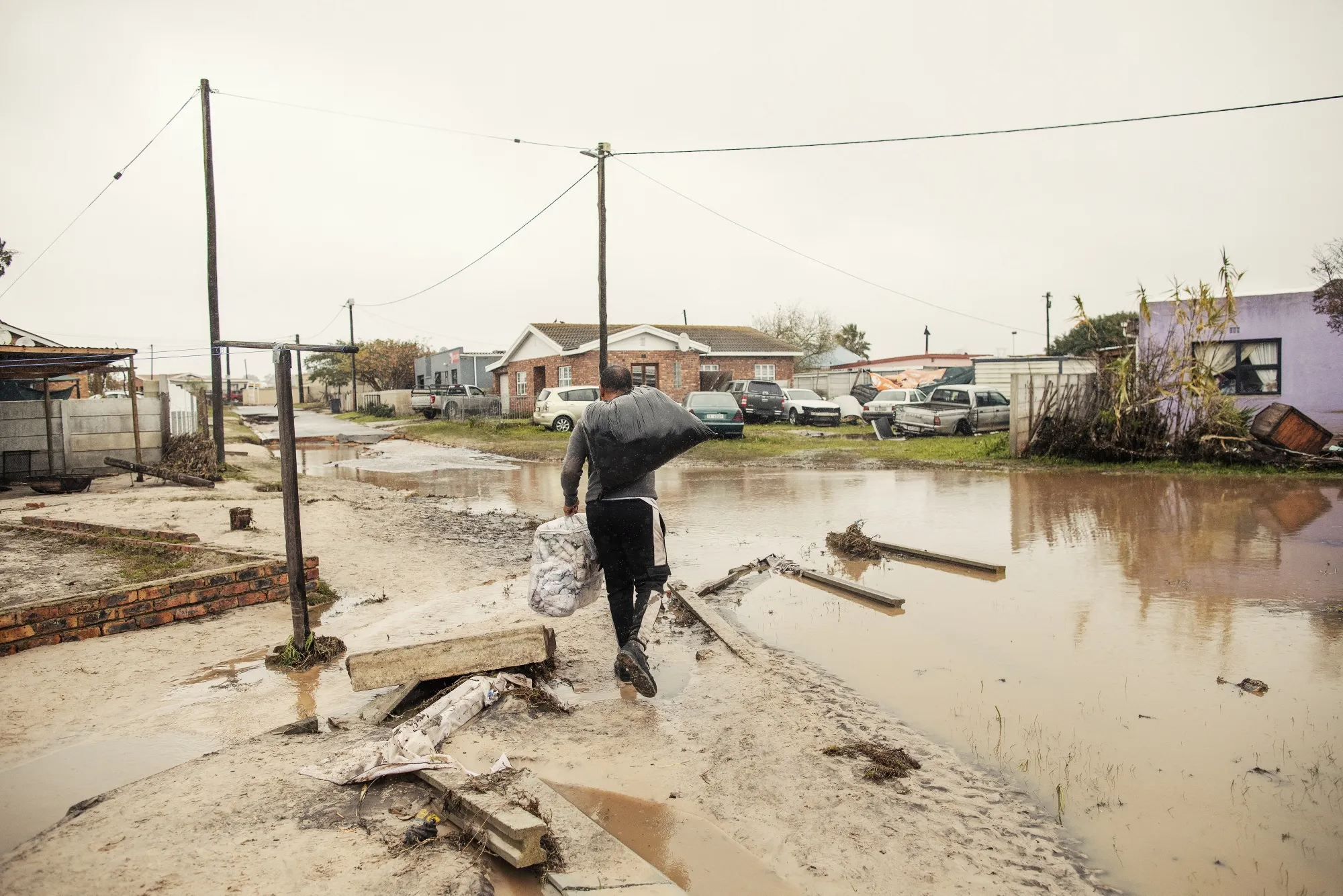 Three Farm Dams Collapse in South Africa, Displacing Hundreds