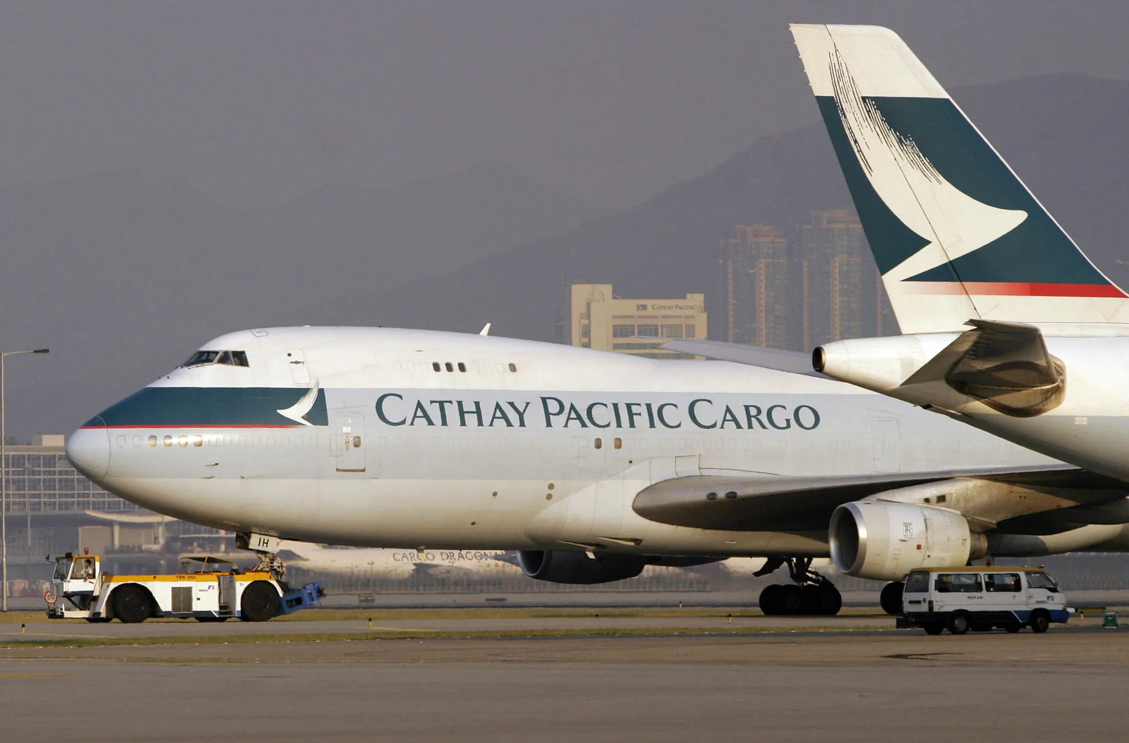 1497569176_cathay pacific cargo